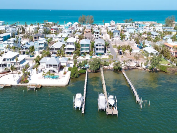 Waterfront Anna Maria Rental Home 3 Minute Walk to Beaches